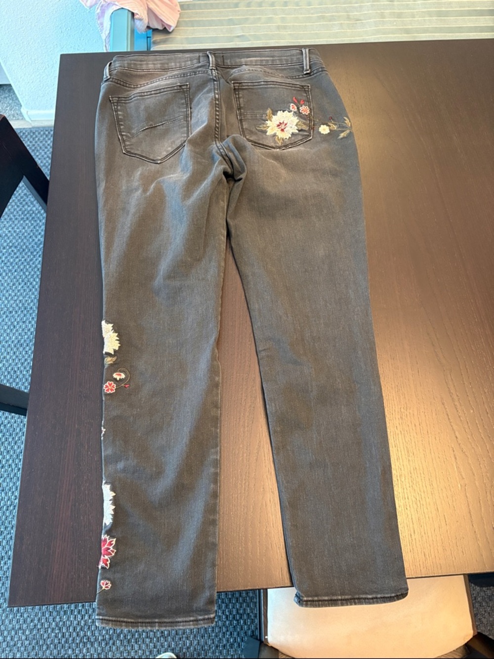 Embroidered Floral Washed Black Women’s Jeans - Picture 5 of 5